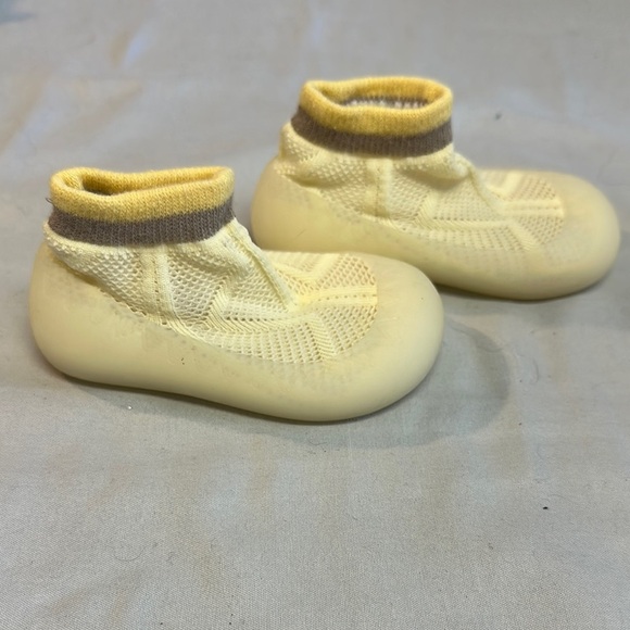 NWOT Cream and Yellow Baby Walker Shoes with Knitted Upper - Picture 2 of 5